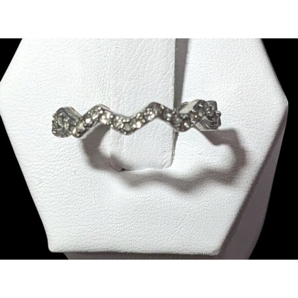 Elegant Glam Zigzag Rhinestone Silver Tone Ring Size 6 3/4 - Picture 1 of 10